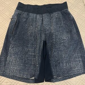 Mens LULULEMON THE T.H.E. Unlined Blue Geometric 9” Short M